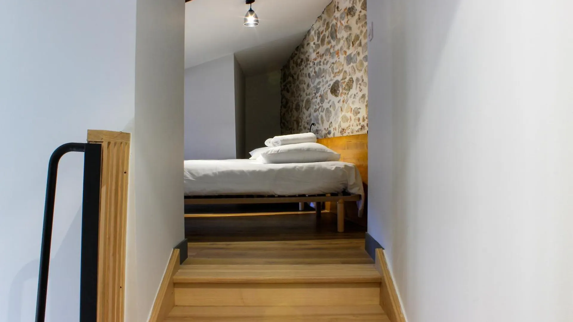 Hostel Auberge Le Leo De Foix