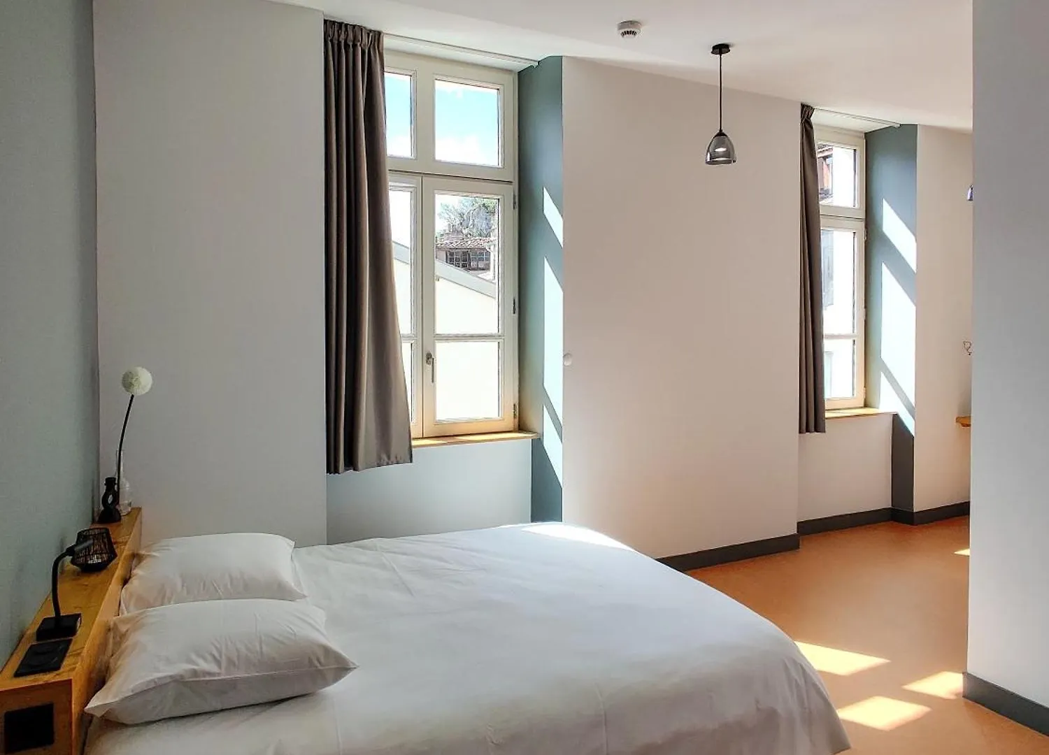 Hostel Auberge Le Leo De Foix France