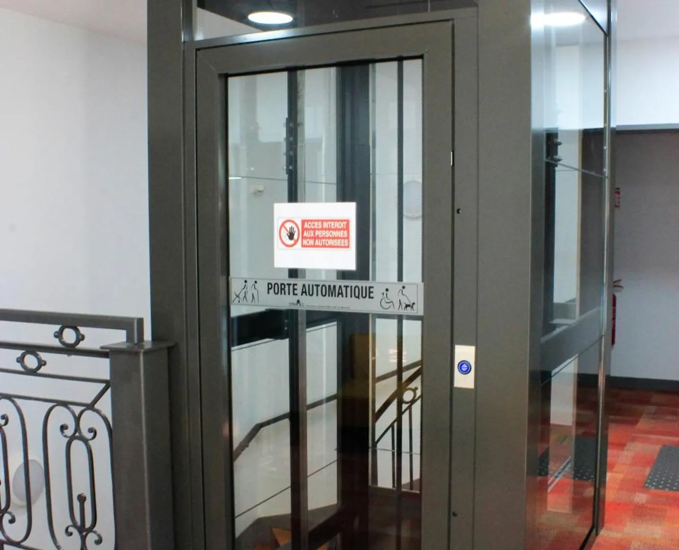 Hostel Auberge Le Leo De Foix