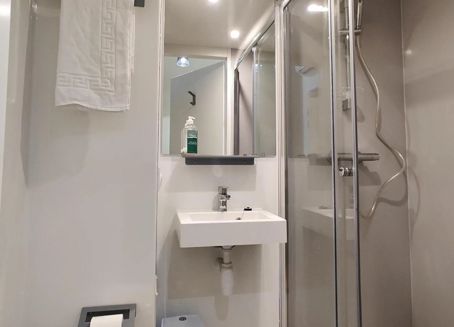 Hostel Auberge Le Leo De Foix